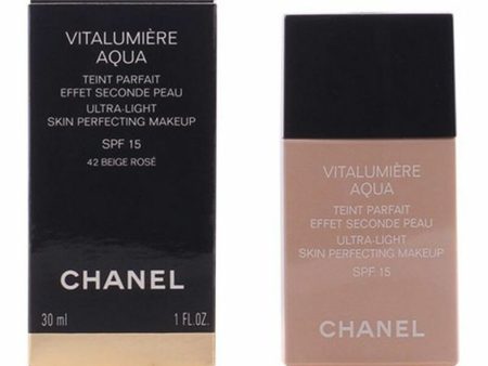 Base per Trucco Fluida Vitalumière Aqua Chanel Online now